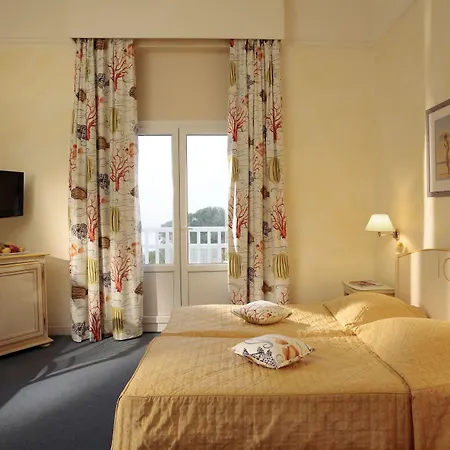Hotel Grand Des Lecques; Bw Signature Collection