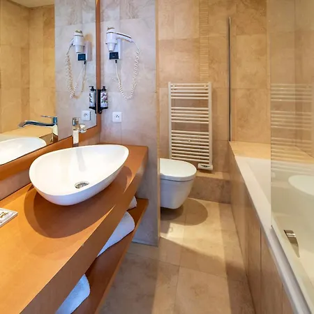 Grand Des Lecques; Bw Signature Collection Hotell