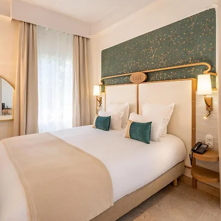 Grand Des Lecques; Bw Signature Collection Hotell