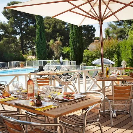 Grand Des Lecques; Bw Signature Collection Hotell 3*