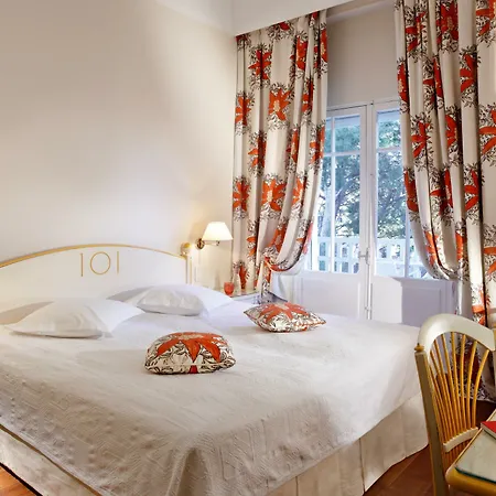 Grand Des Lecques; Bw Signature Collection Hotell 3*