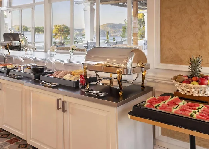 Grand Des Lecques; Bw Signature Collection 3*