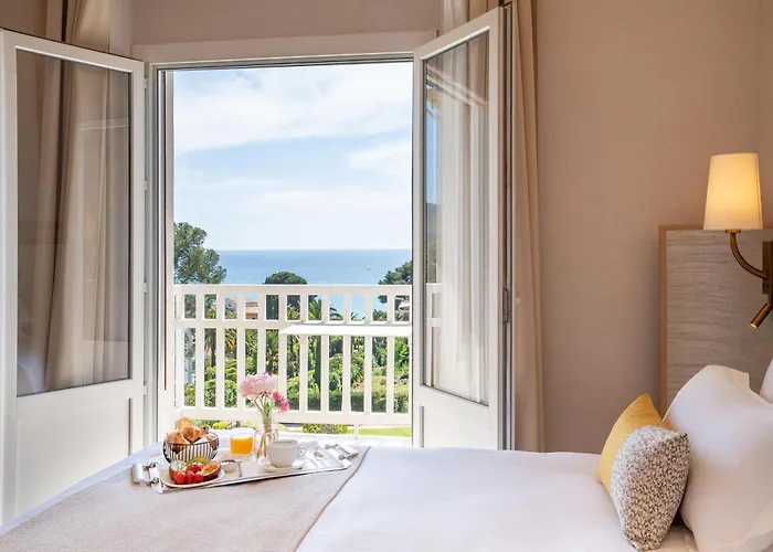 Grand Des Lecques; Bw Signature Collection 3*